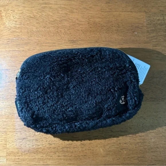 Lululemon Fleece Everywherey Belt Bag Black NWT - Picture 7 of 8